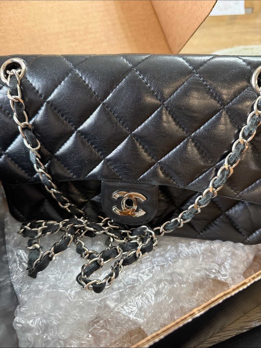 GWP CHANEl Black Quilted Shoulder Bag with Silver Hardware - Picture 5 of 17